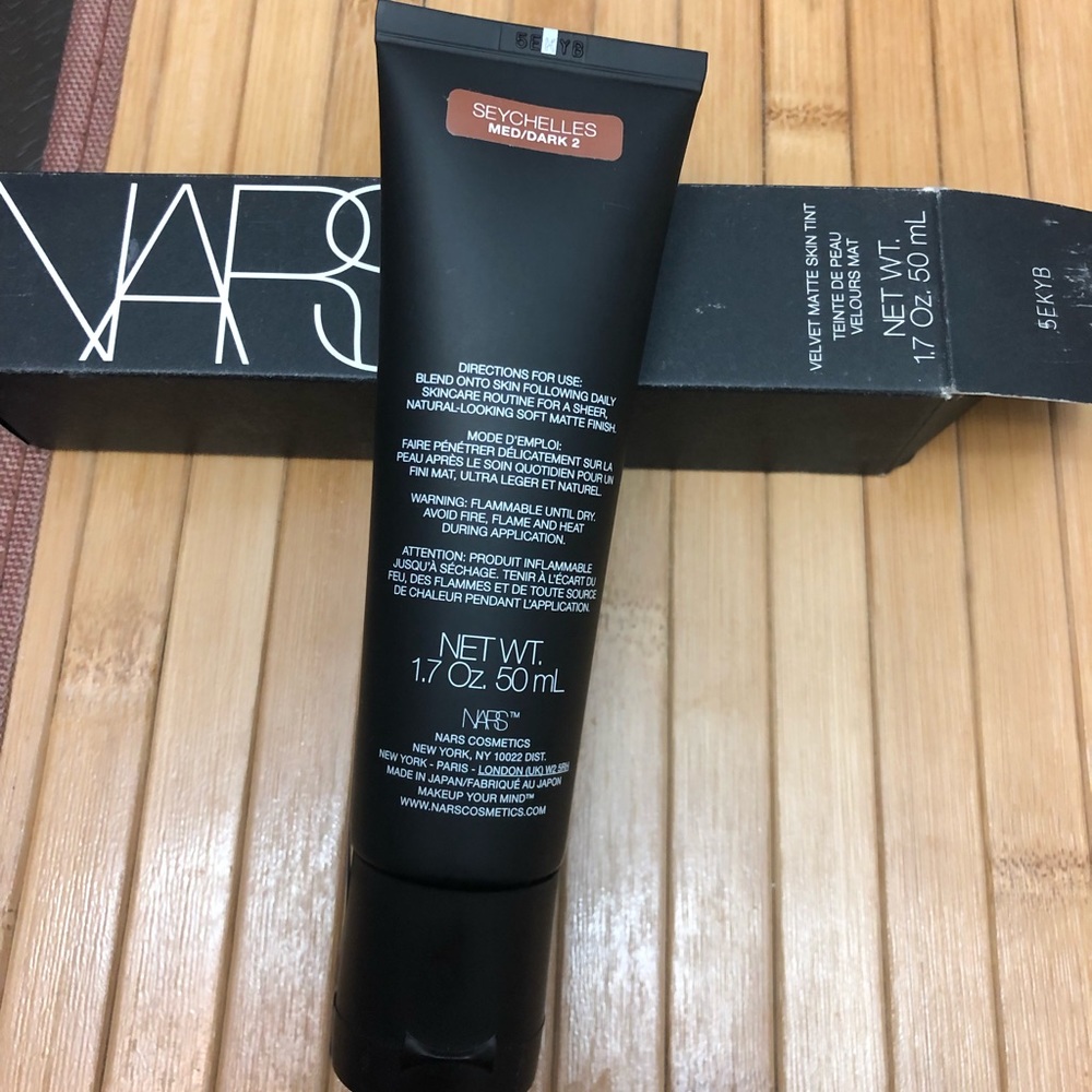 NARS velvet matte skin tint. Med/dark2
